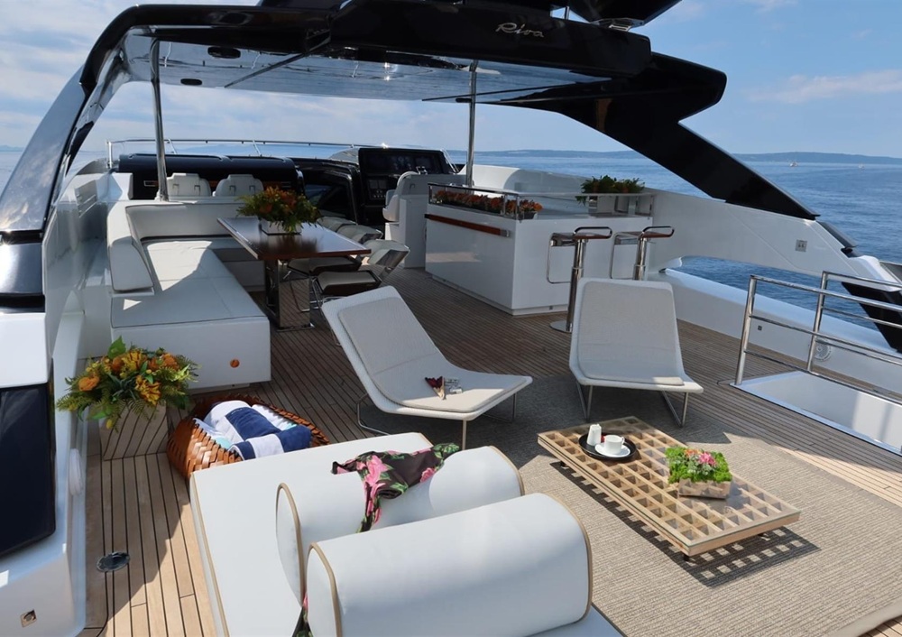 Riva 100 Corsaro-fly